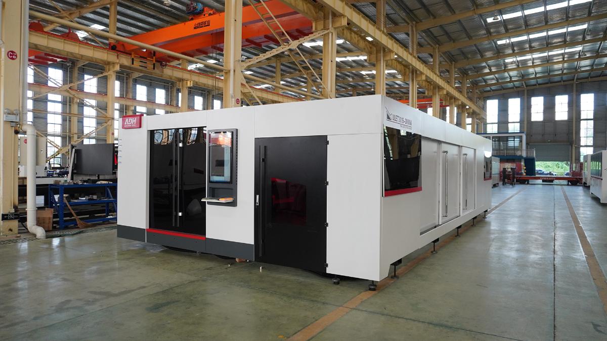 ULET Faserlaser-Schneidmaschine mit Abdeckung für Doppelanwendung