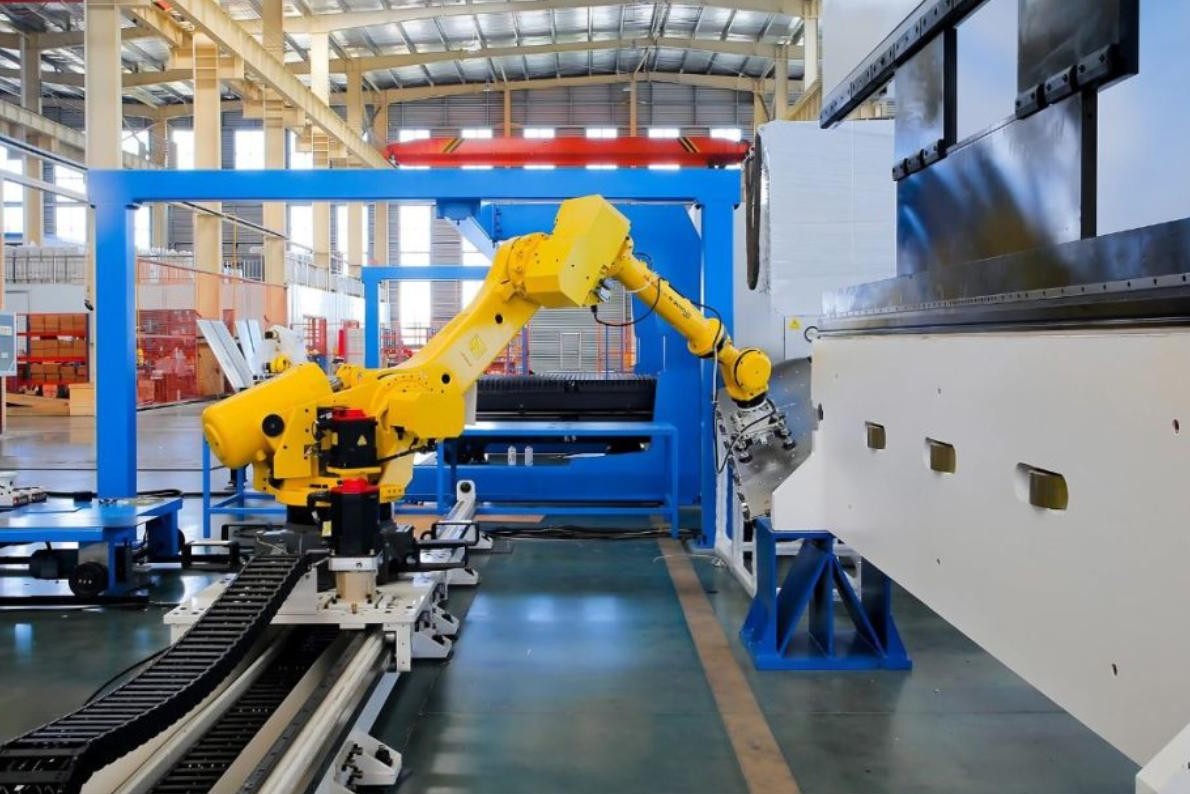 Nahtlose Integration von Roboter und Abkantpresse