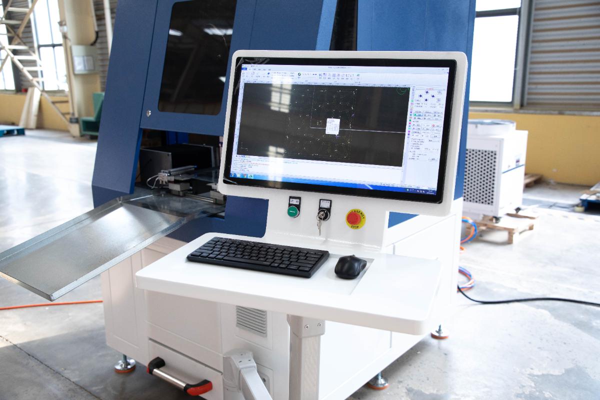 Das FSCUT2000 CNC-System mit Vision-Steuerung