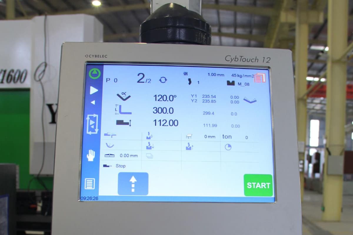 Flexible Bedienung mit fortschrittlichen CNC-Steuerungen