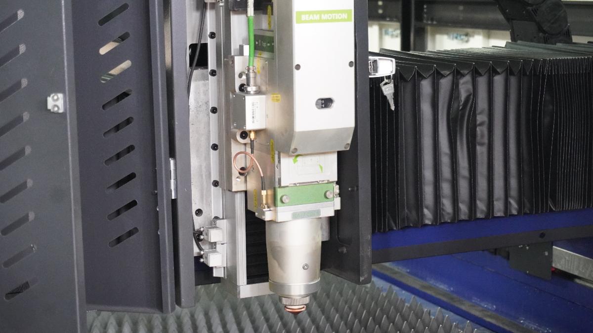 Adaptiver Autofokus-Schneidkopf