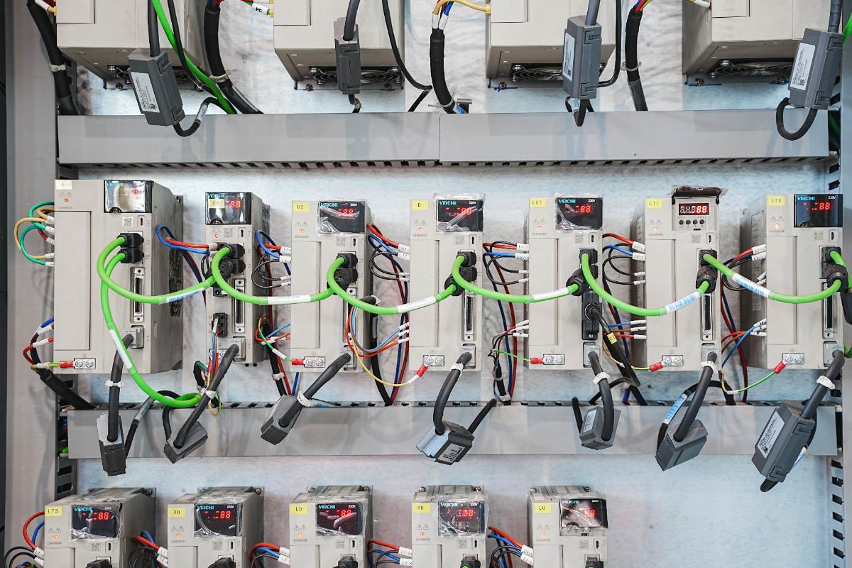 Zuverlässige elektrische und antriebstechnische Komponenten