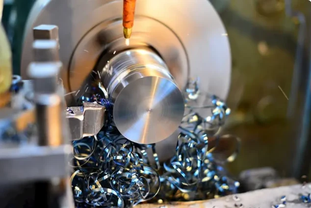 CNC-Fräsen vs. CNC-Drehen – Der Unterschied